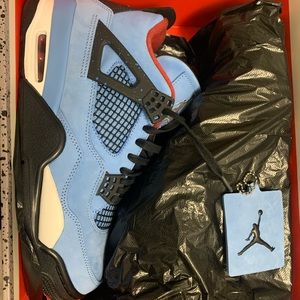 Travis Scott Jordan 4